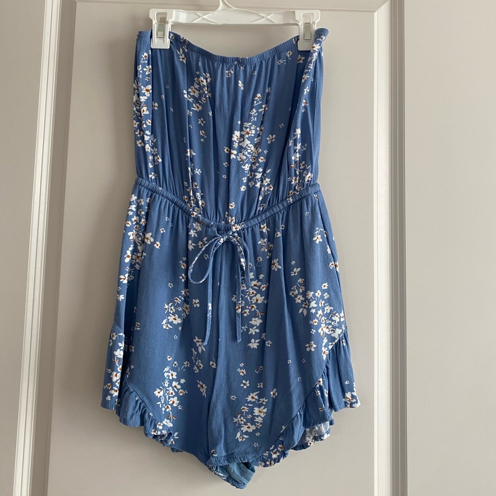 Sleeveless blue floral romper